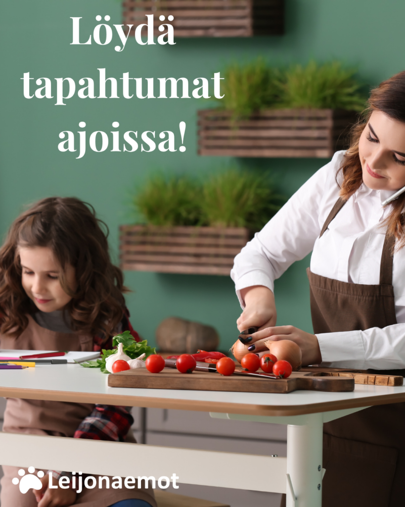 Nainen pilkkoo kasviksia, lapsi tekee koulutehtäviä vieressä. 